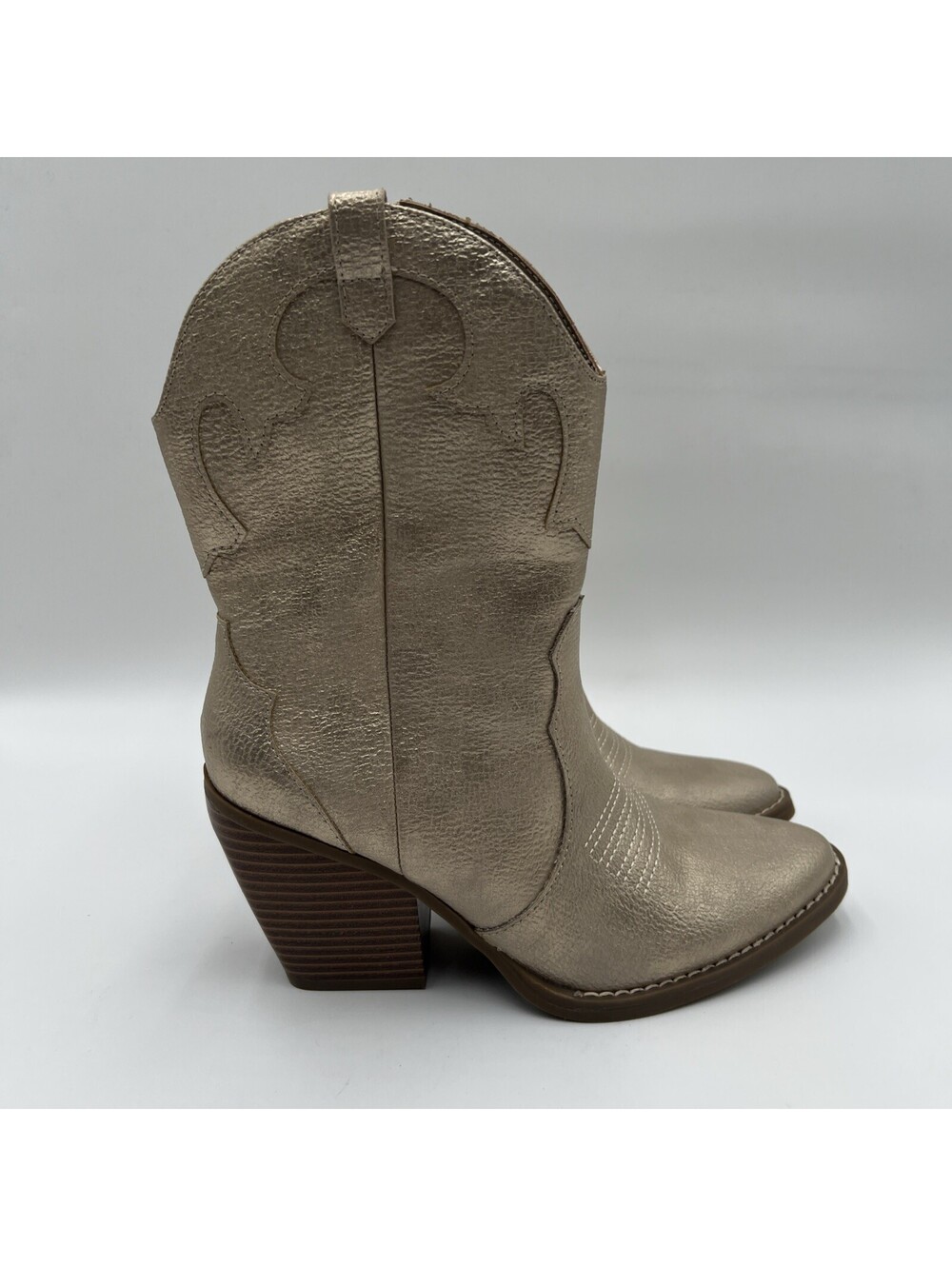 NWOB Mix No. 6 BRYCEN Gold Faux Leather Side Zip Western Booties Women Size 6M